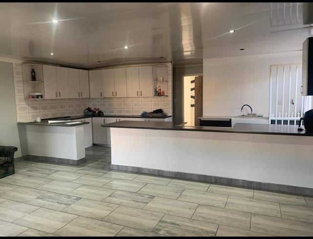 4 BEDROOM HOUSE FOR SALE IN EASTRIDGE